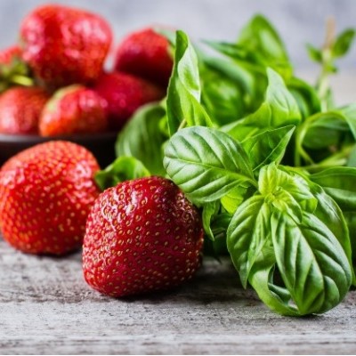 Парфюмна лукс композиция Strawberry & Basil за козметика и свещи 10 мл.